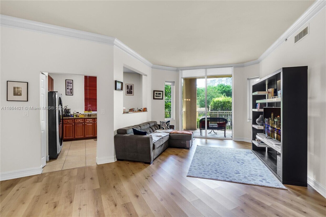 Foto principal - 3001 NE 185th St