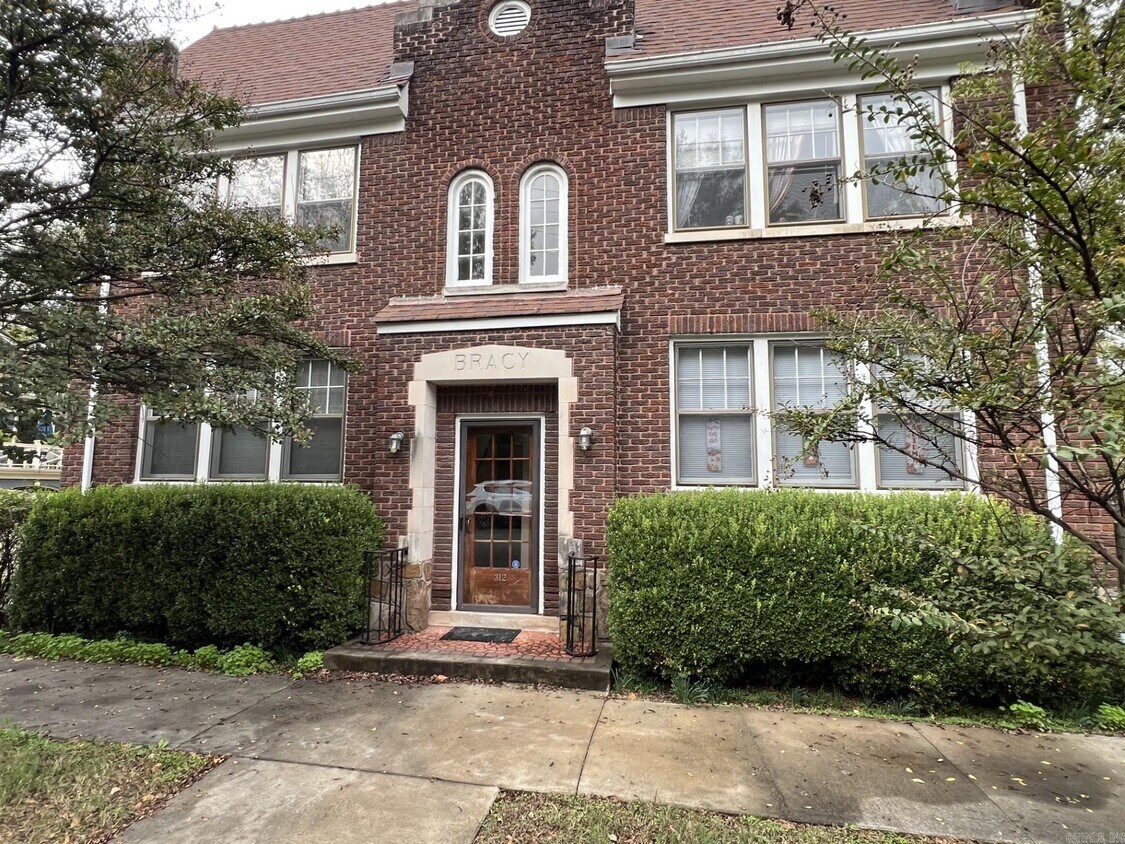 Foto principal - 312 W 16th St