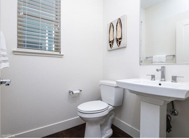 Foto del edificio - 4 br, 3.5 bath Townhome - 3053 Threecastle...