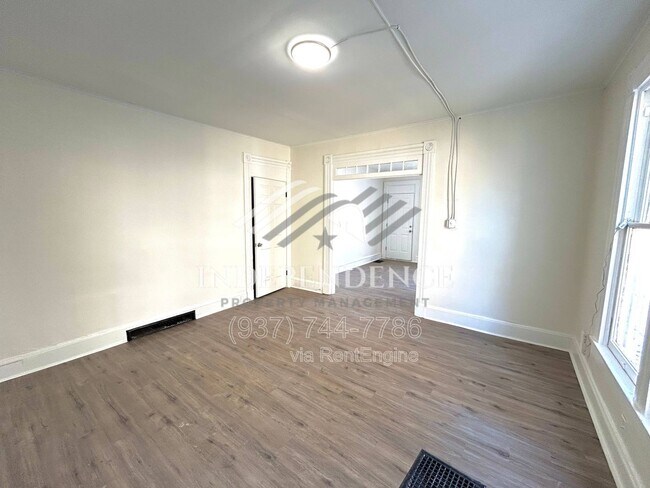 Building Photo - 807 W Ash St