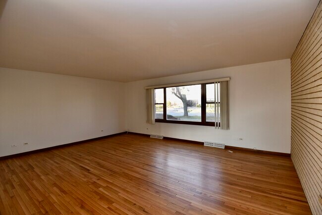 Foto del edificio - 1636 McGovern St