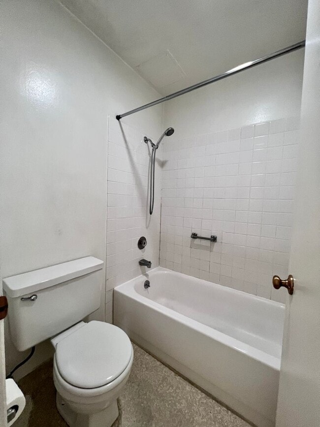 Building Photo - Cozy 1 bedroom on lush courtyard includes water / garbage & 1 parking spot.