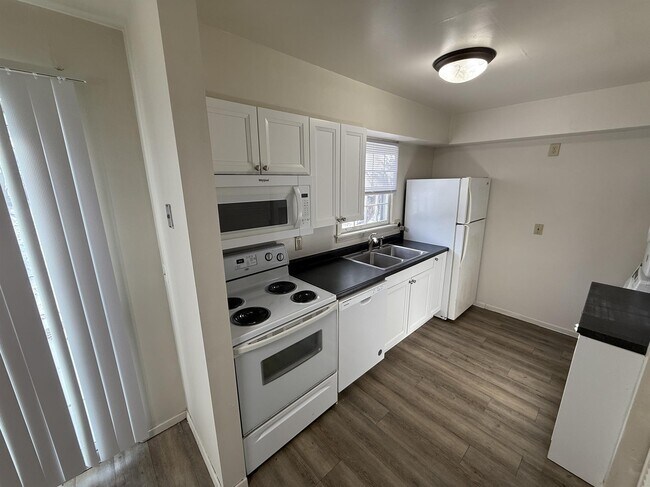 Foto del edificio - 604 Manor Dr