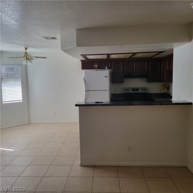 Foto del edificio - 2225 James Bilbray Dr