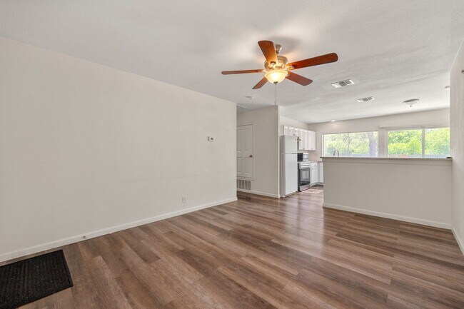 Building Photo - 3 bedroom 2 bath home Near SAMMC, Ft. Sam ...