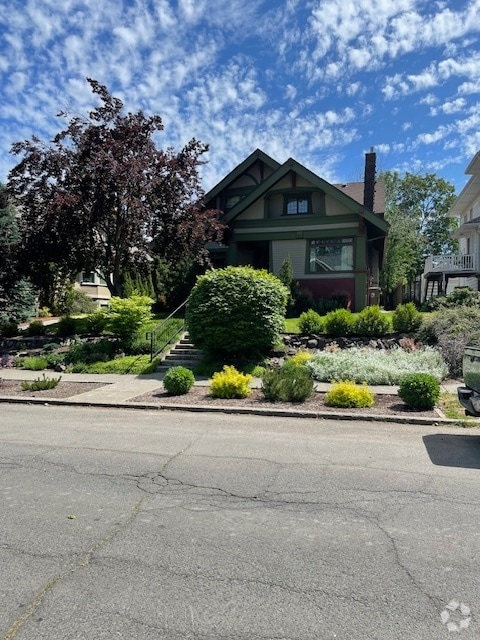 Building Photo - 317 W 18th Ave