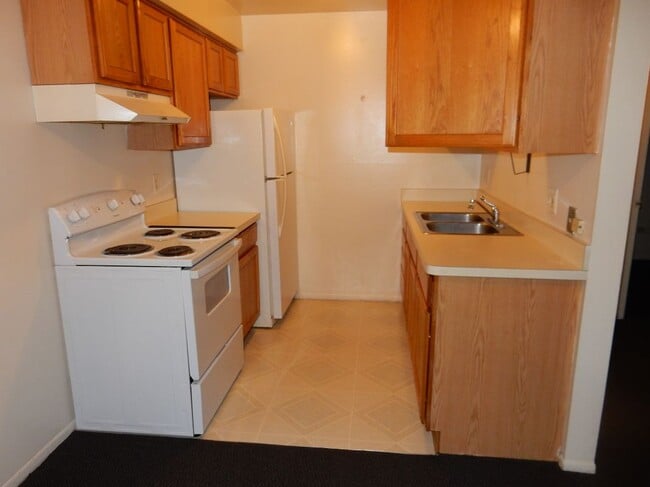 Building Photo - 5110 Maple St