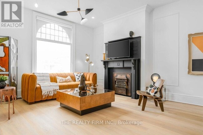 Photo du bâtiment - 304 Oxford St E