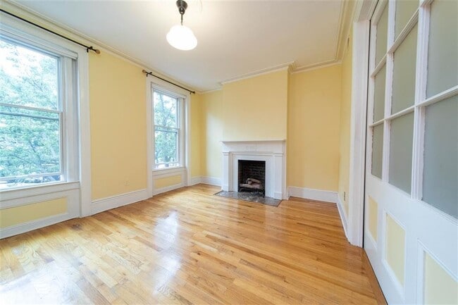 Building Photo - 264 3rd St