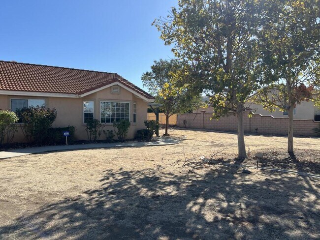 Foto del edificio - 25805 McLaughlin Rd