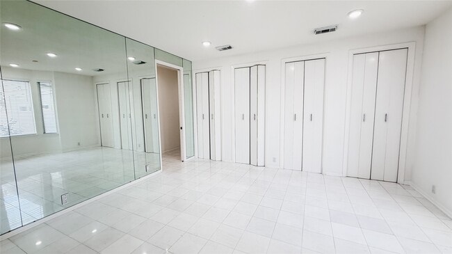 Building Photo - 4601 Country Club View