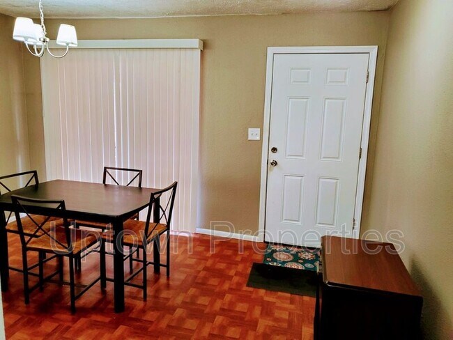 Foto del edificio - 215 NW Forest St