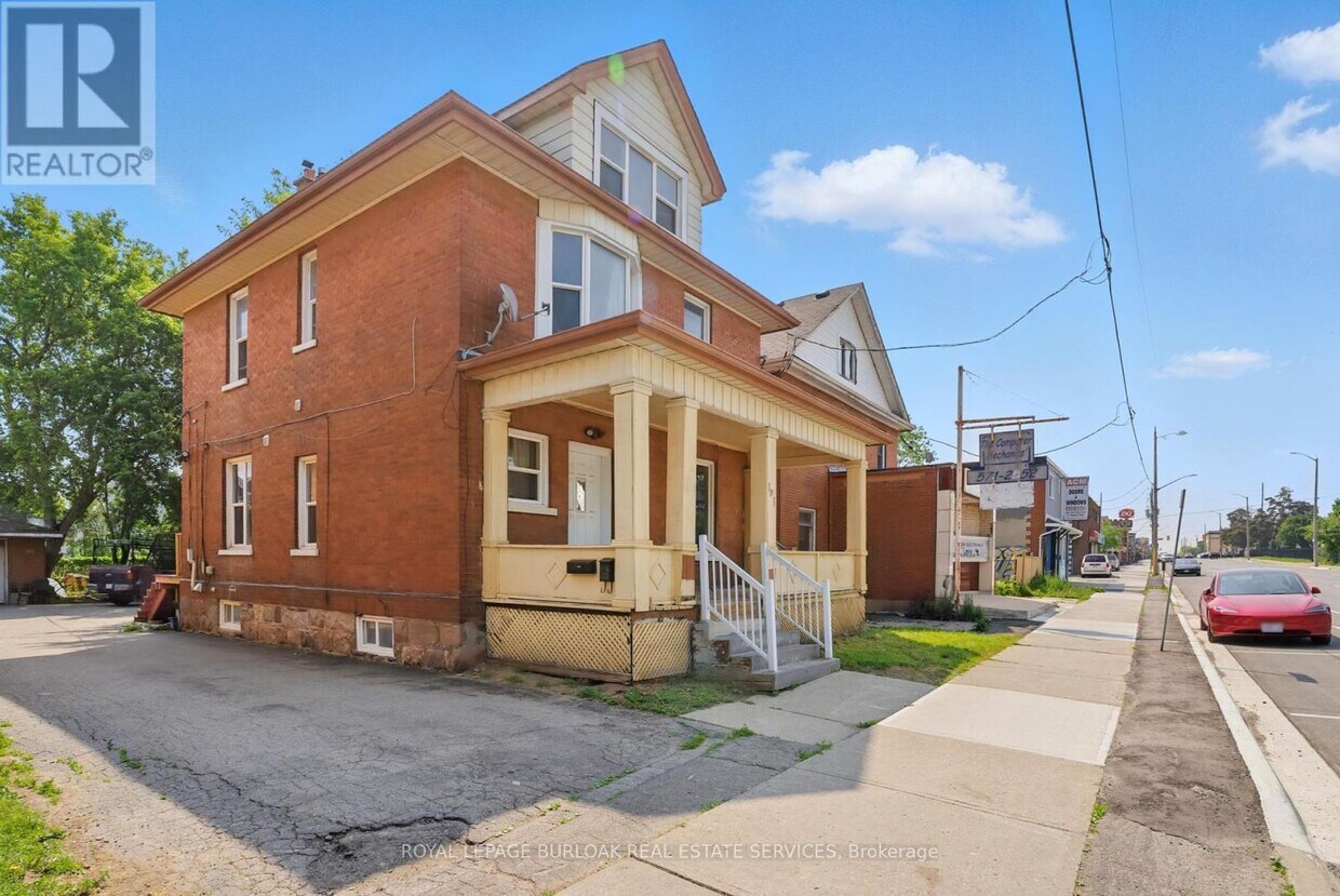 Primary Photo - 191 Simcoe St S