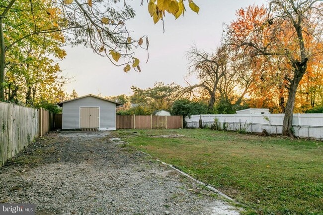 Foto del edificio - 121 Cabbel Dr