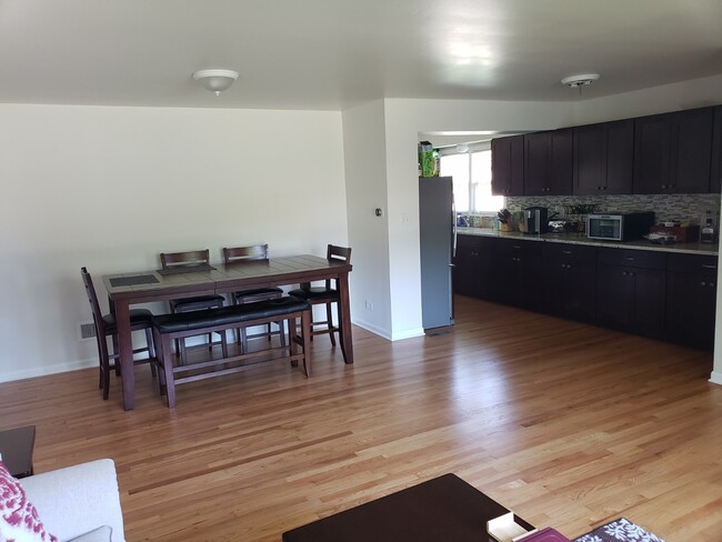 Foto del edificio - 954 Lilac Ln