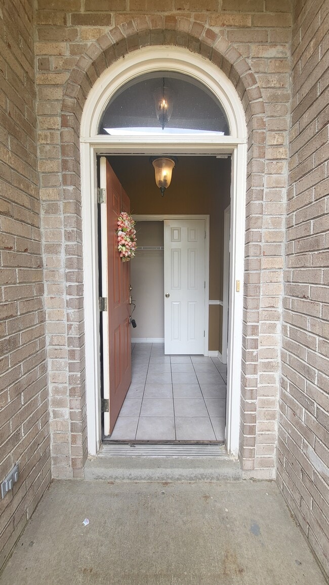 Building Photo - 8023 Jills Creek Dr