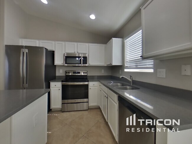 Foto del edificio - 40179 W Thornberry Ln