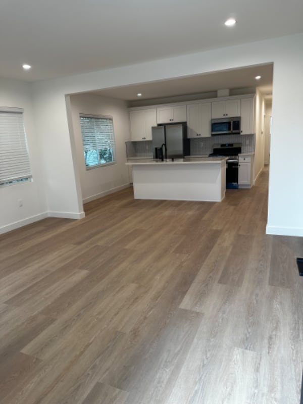 Photo - 2010-2010 Vineyard Ave Apartment