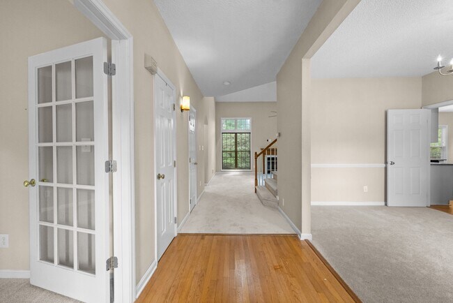Building Photo - 108 Castlebury Creek Ct