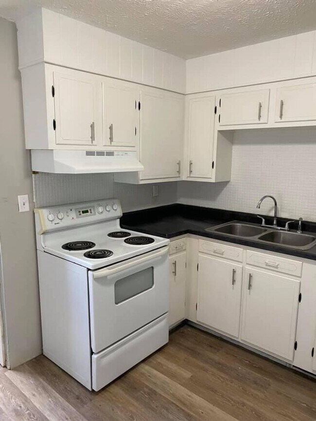 Building Photo - 919 Hercules Ave