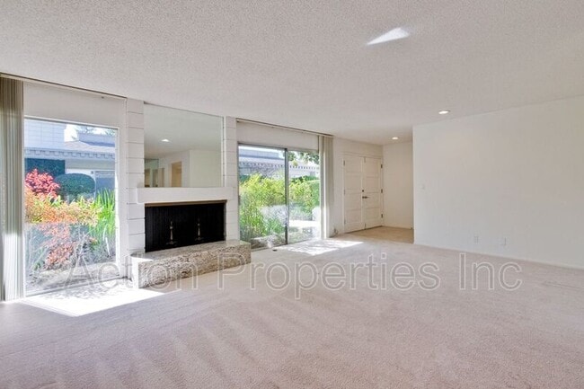 Building Photo - 71 Los Altos Square