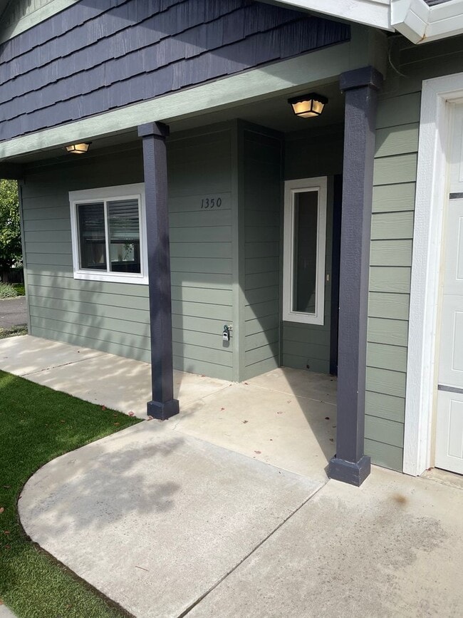 Foto del edificio - 1350 Swayze Ln