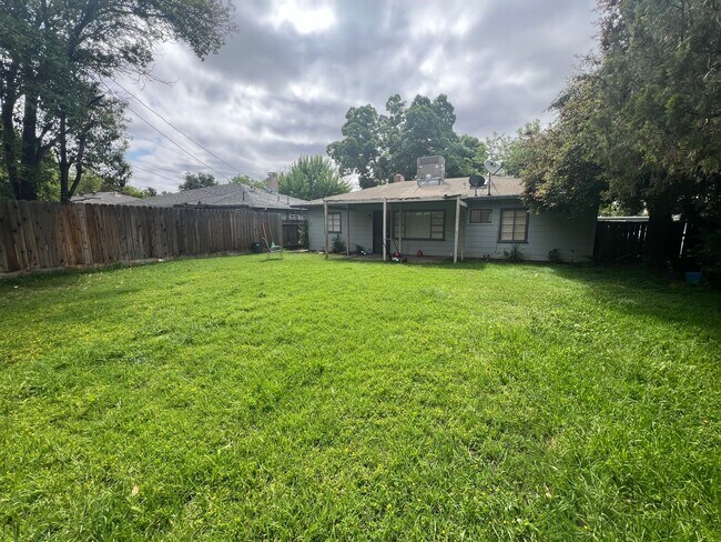 Foto del edificio - CHARMING 2 BEDROOM SINGLE-STORY STOCKTON RENTAL! GREAT PATIO AND PRIVATE REAR YARD!