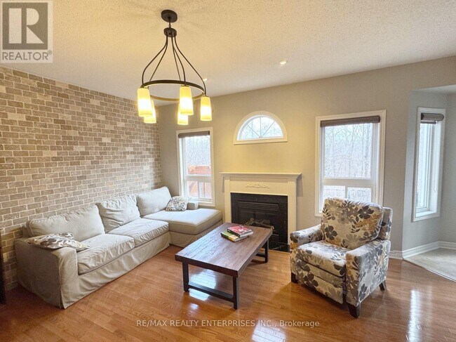 Building Photo - 2429 Whitehorn Dr