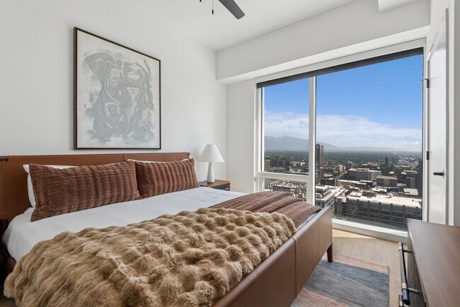 Building Photo - Seraph Luxury Downtown Apartments