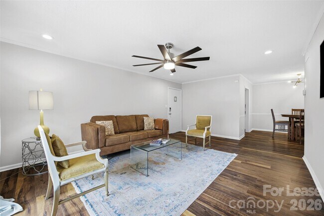 Foto del edificio - 4739 Hedgemore Dr