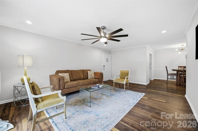 Building Photo - 4739 Hedgemore Dr
