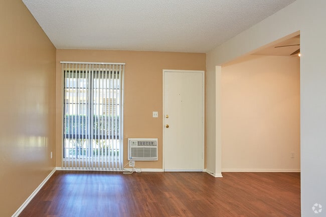 1BR, 1BA - 698 FR - 132 Rancho Yorba Apartments