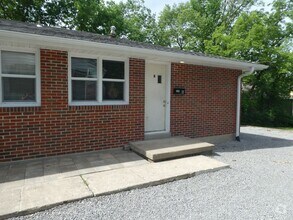 Building Photo - 305 N Ann St