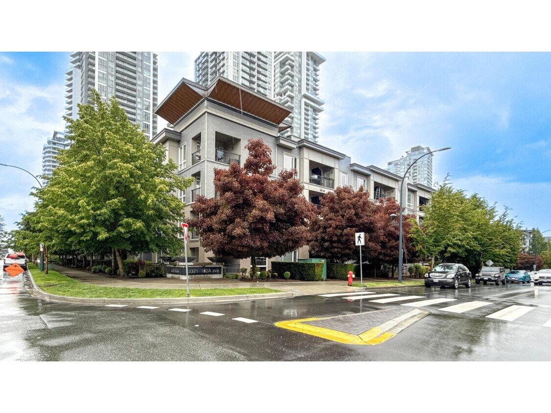 Photo principale - 13321-102 102 A Ave
