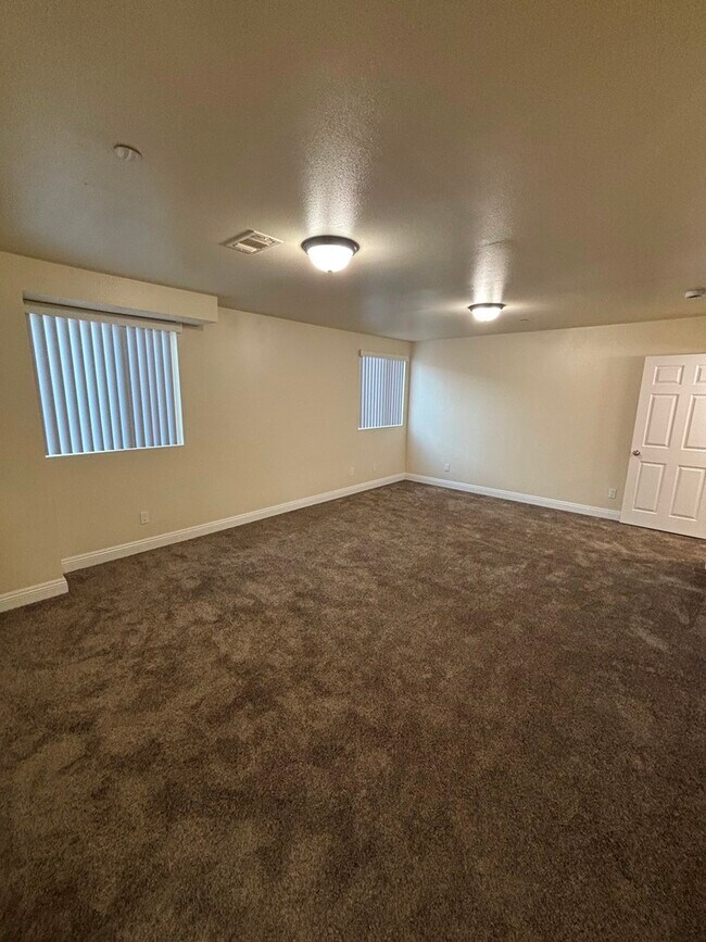 Building Photo - 206 W 105th St