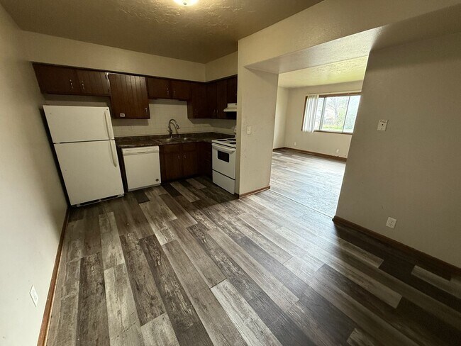 Building Photo - Plains - Glenview Apartments