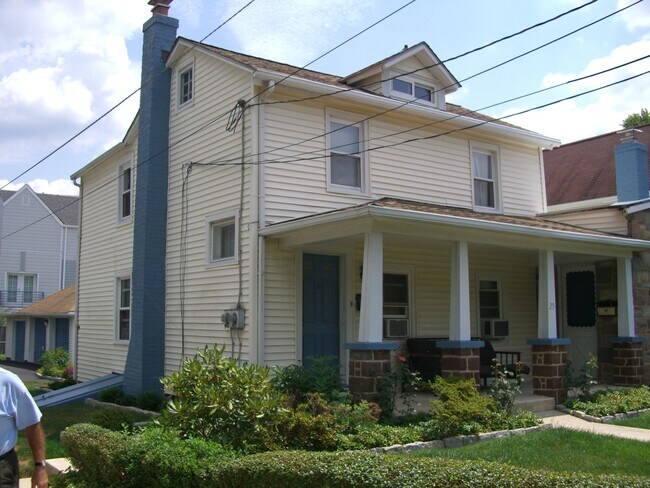 Frente de casa - 25 Greenview Ave