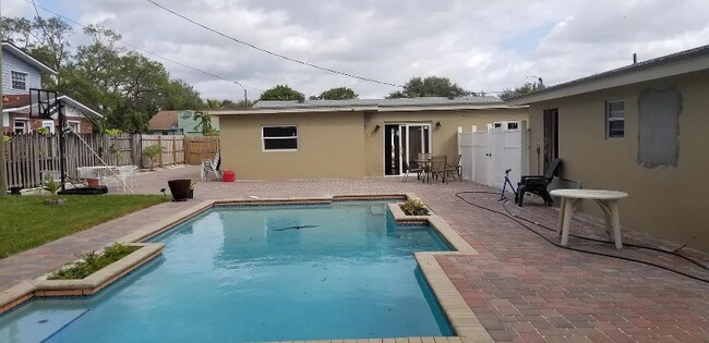 Foto del edificio - 6218 SW 32nd St