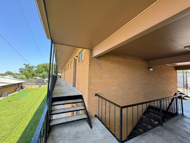 Foto del edificio - 805 W Hallmark Ave