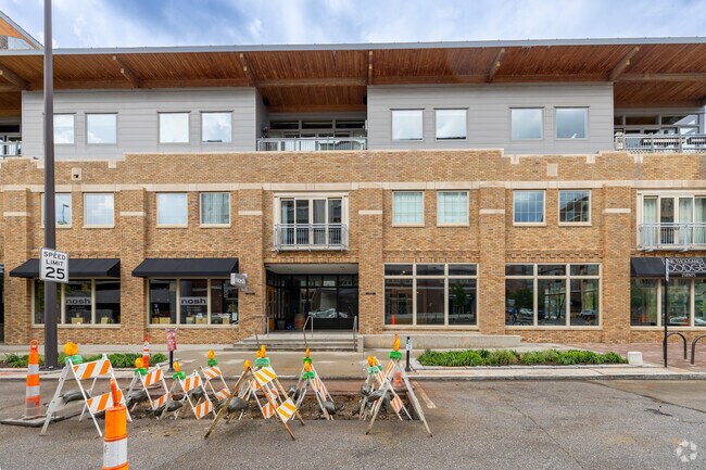 Building Photo - 1000 Dodge Bldg