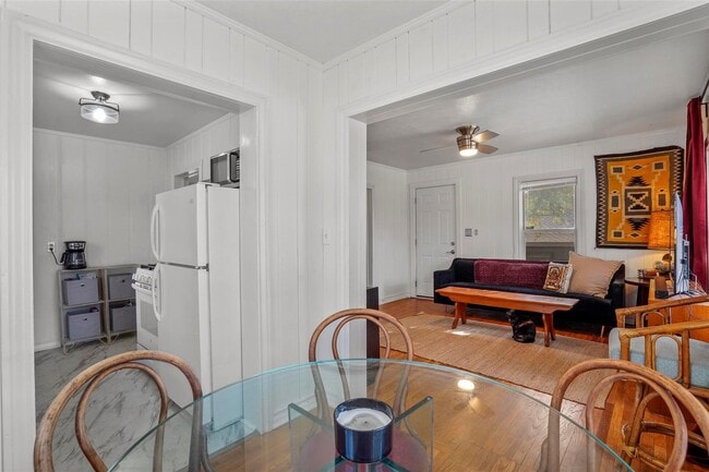 Building Photo - Apartment in Arlington Heights