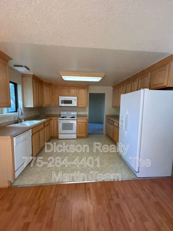 Building Photo - 907 Camino Real Dr