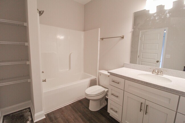 Foto del edificio - 130 Briarwood Rd