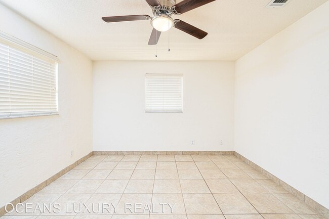 Building Photo - 3 br, 1.5 bath House - 402 S Willow Ave