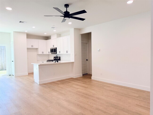 Building Photo - 16575 Oasis Glade Dr