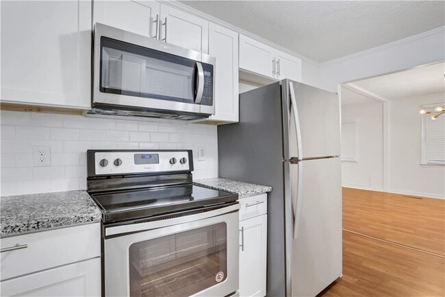 Building Photo - 1367 Kenilworth Dr SW