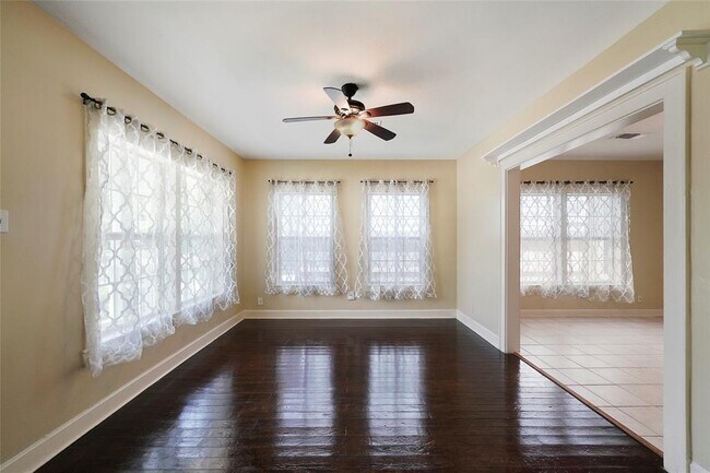 Foto del edificio - 1007 E 25th St