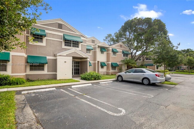 Building Photo - 12261 Lake Loop Rd