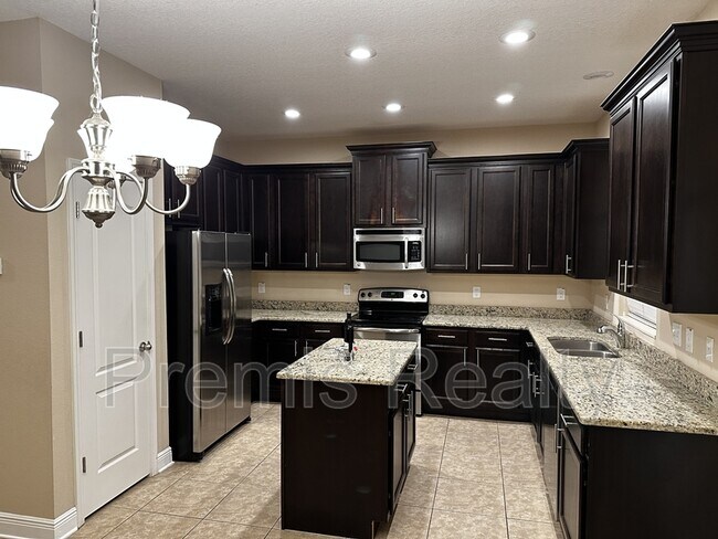 Building Photo - 11875 77 Ct