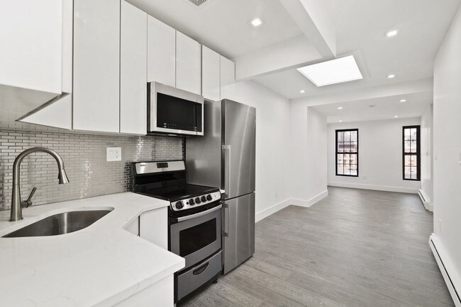 Foto del edificio - 694 Henry St